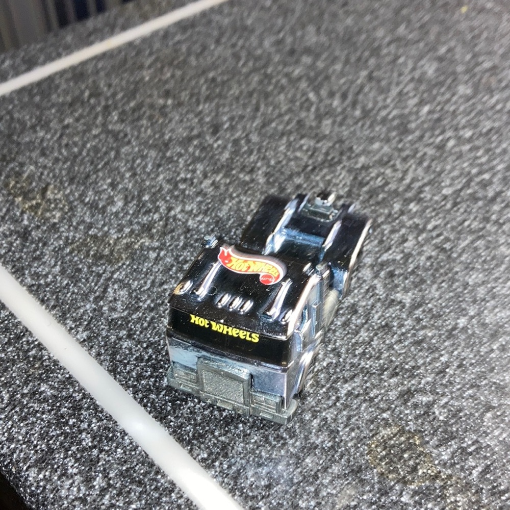 Hot Wheels 1985 Silver truck